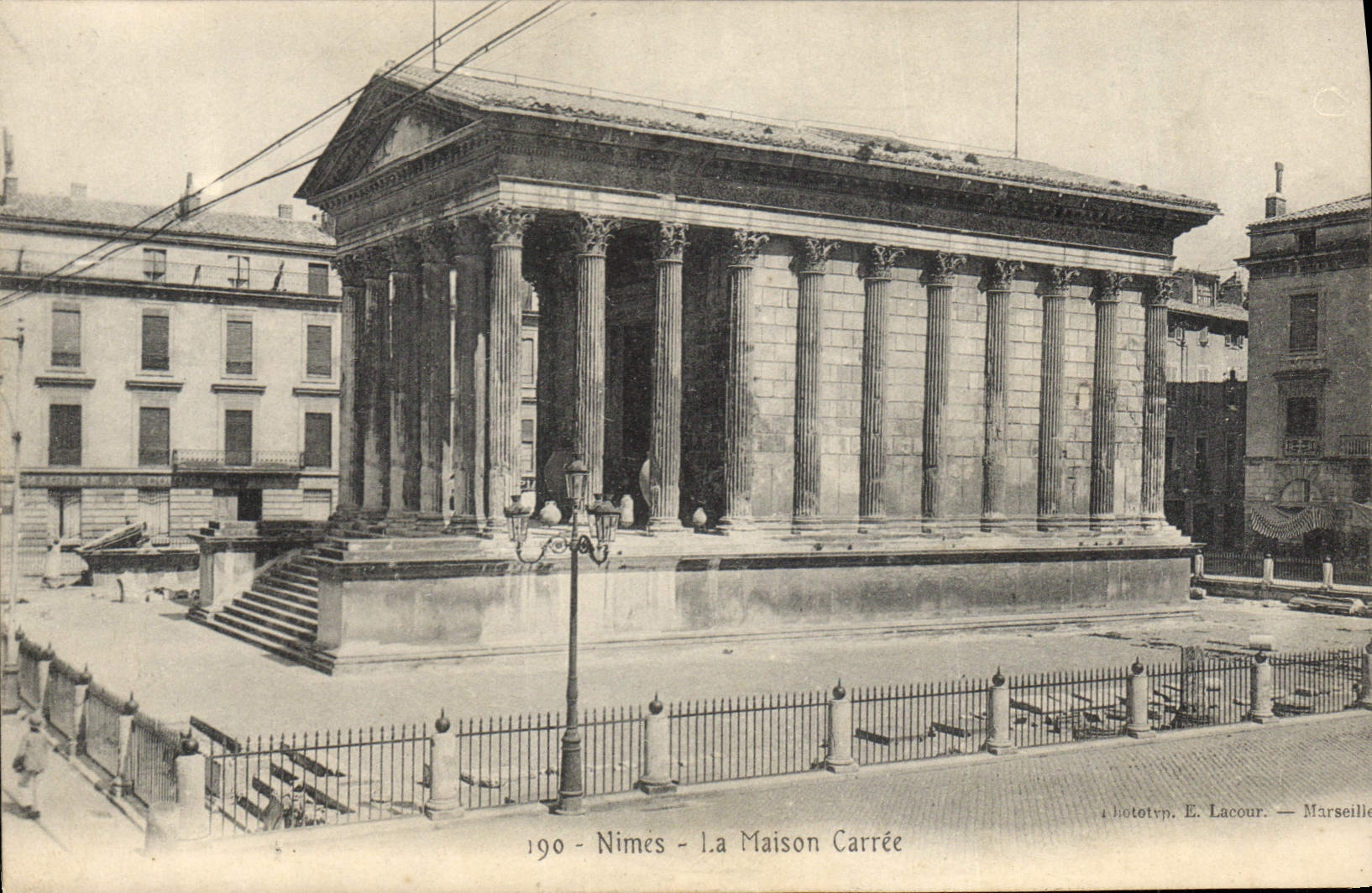 CPA Nimes La Maison Carree