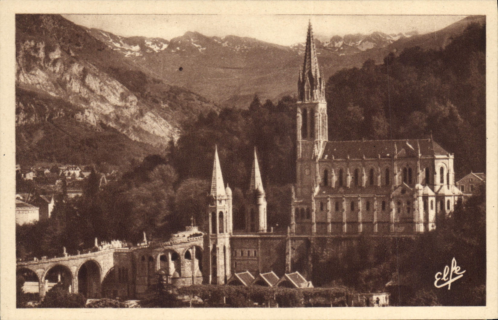 Cuestas pesadas de la POSTAL de la VENDIMIA y la basílica en el Arbiden inferior