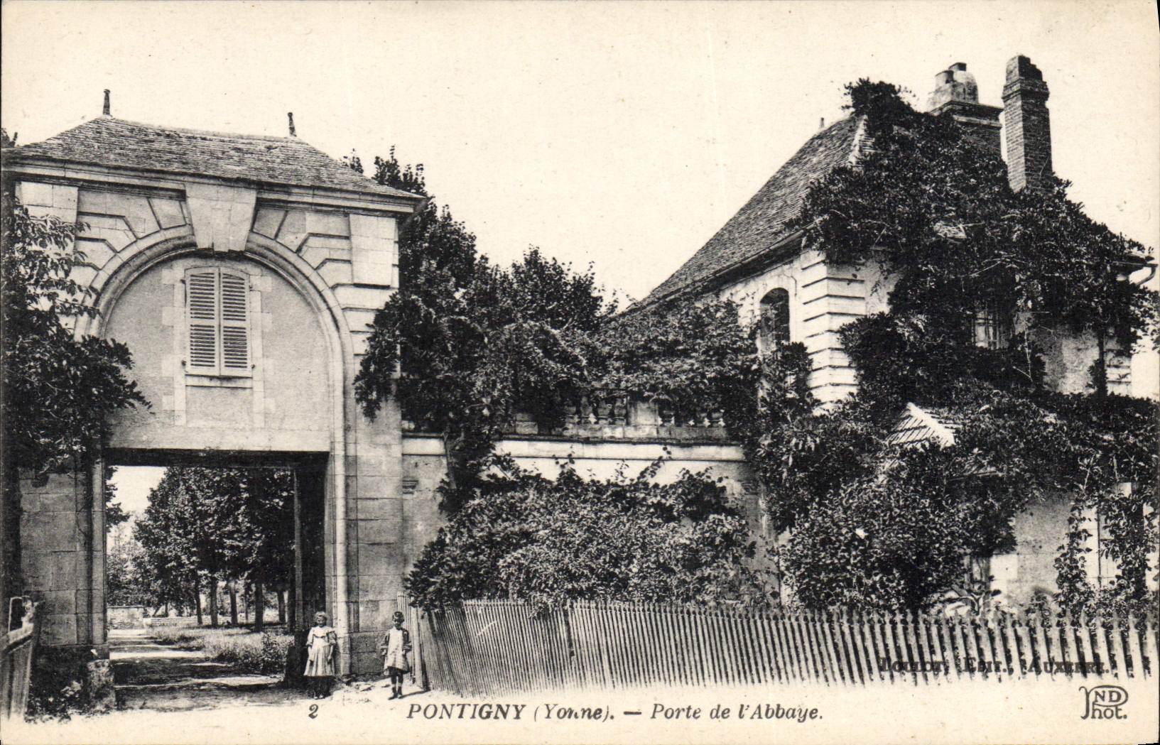 CPA Pontigny Porte De l'Abbaye
