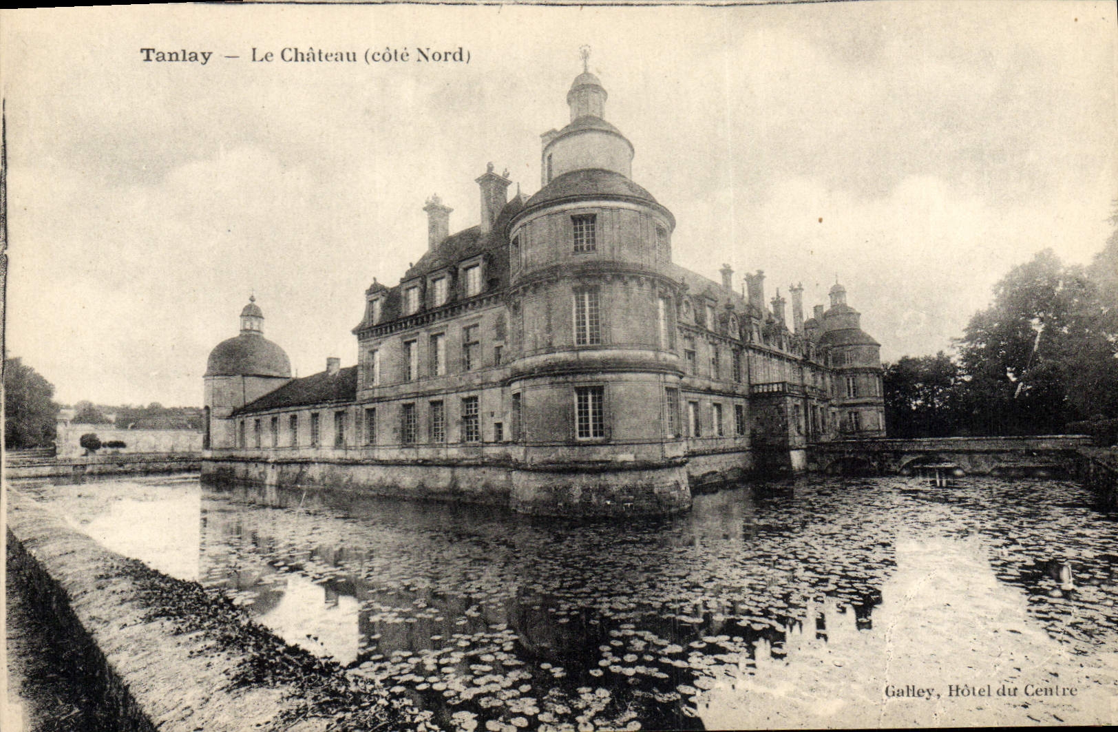 VINTAGE POSTCARD Tanlay the Castle