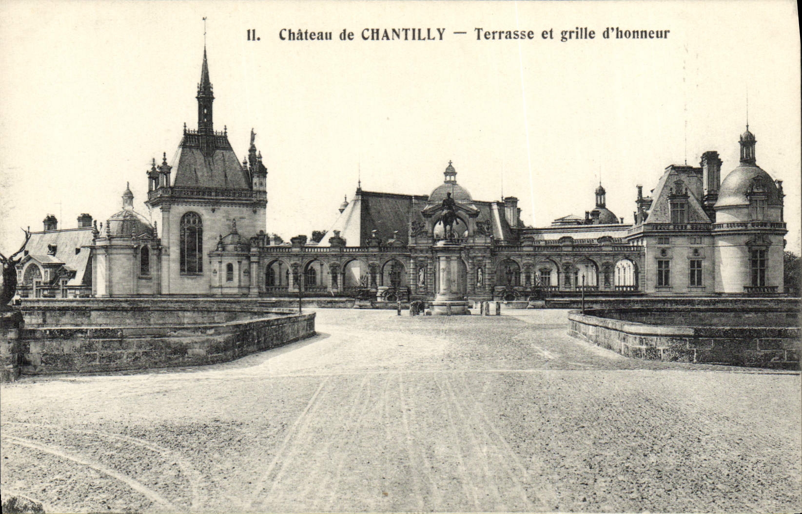 VINTAGE POSTCARD Castle Of Chantilly Terrace And Grid Of Honor
