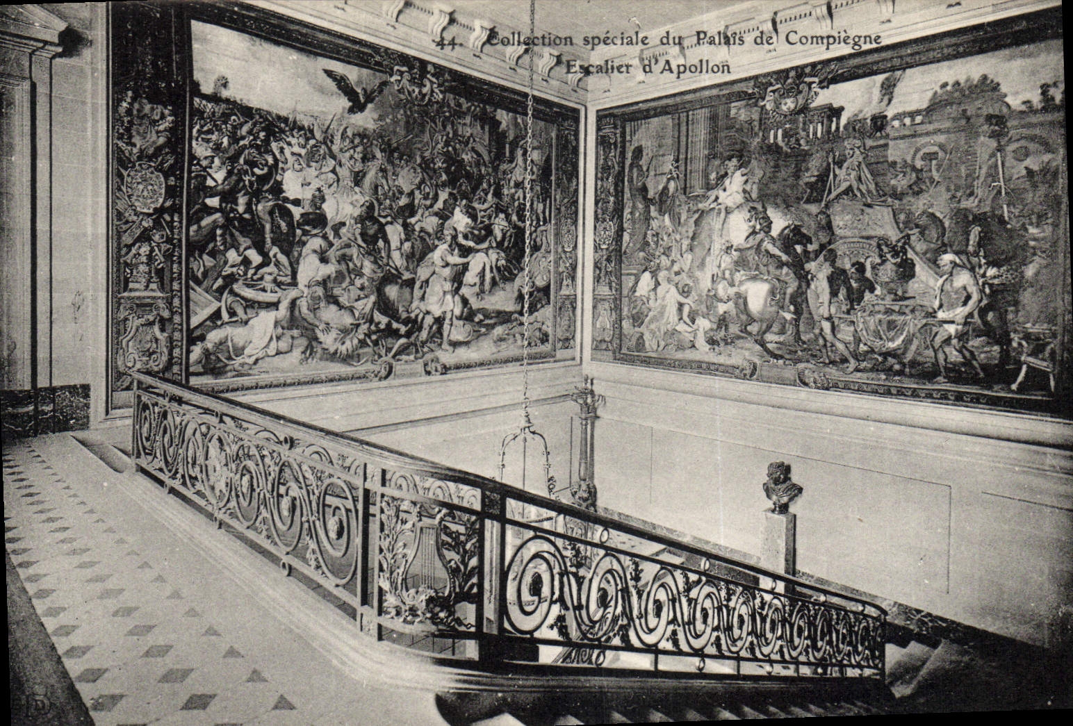 CPA Compiegne Le Chateau Escalier d'Apollon