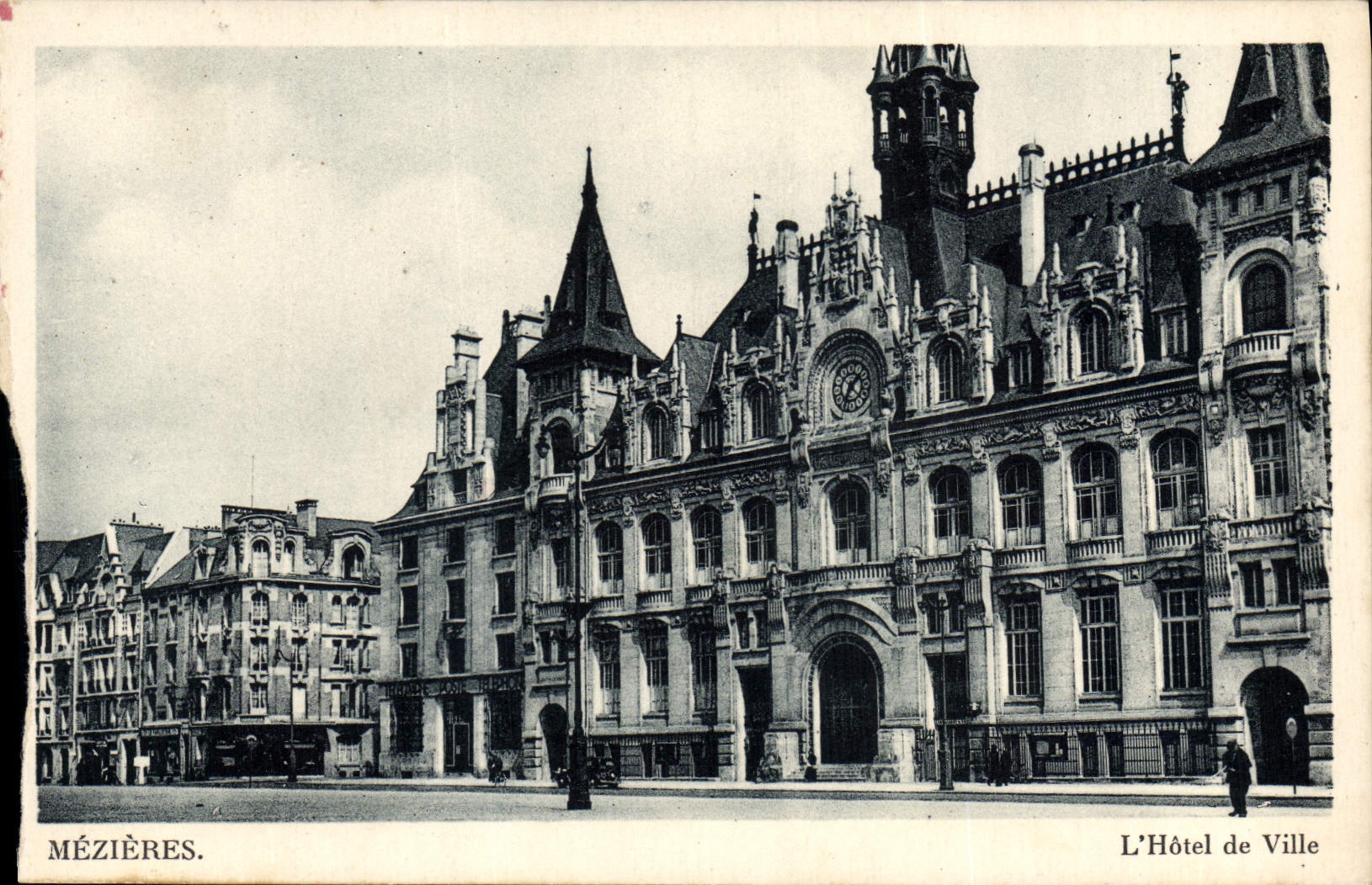 VINTAGE POSTCARD Wall the Town hall