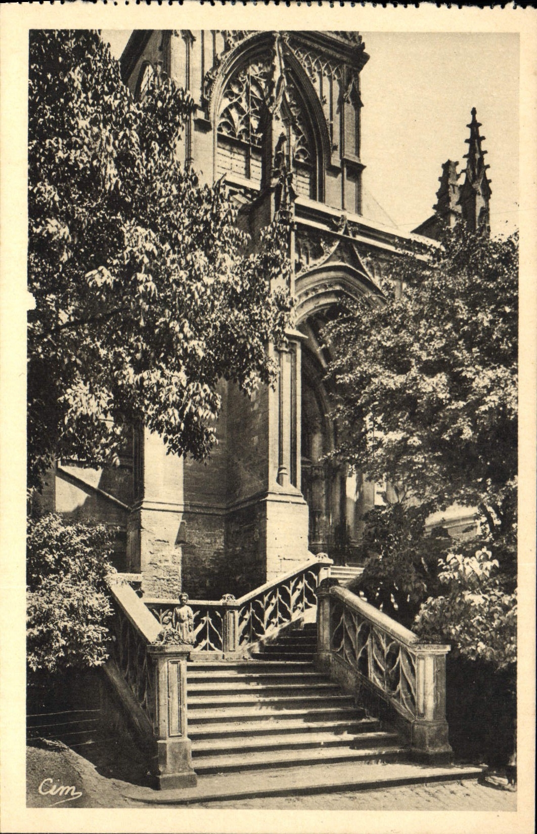 VINTAGE POSTCARD Wall the Church