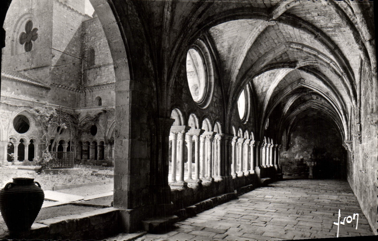 MODERN CARD Abbey De Fontfroide Narbonne Cloister And Chevet Of the Church