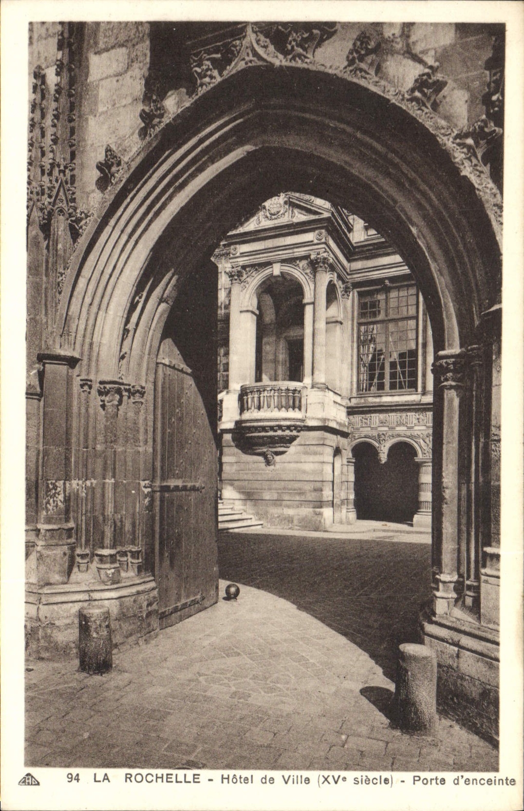 VINTAGE POSTCARD La Rochelle Town hall Carries Of Enclosure