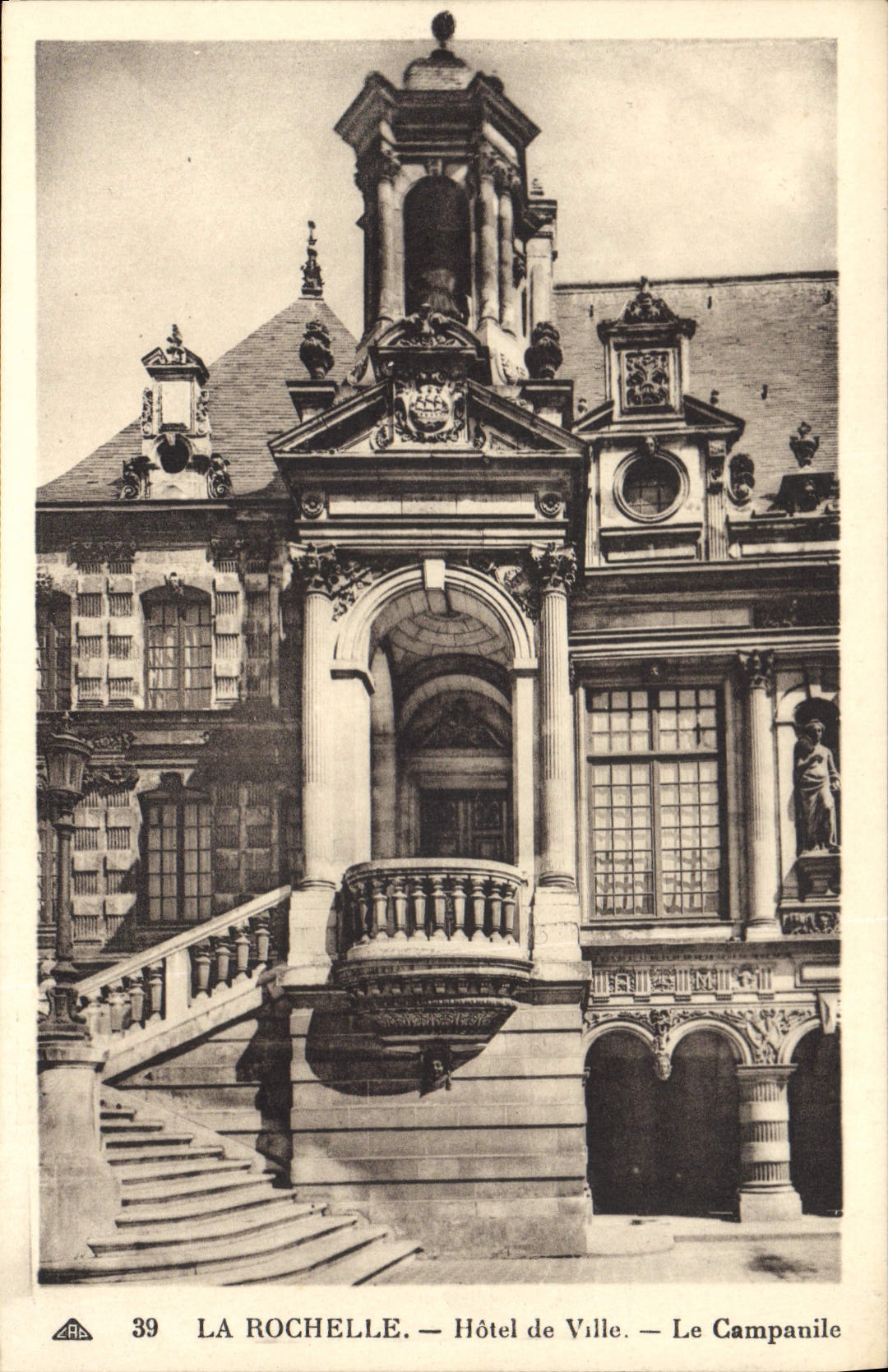 VINTAGE POSTCARD La Rochelle Town hall the Bell-tower