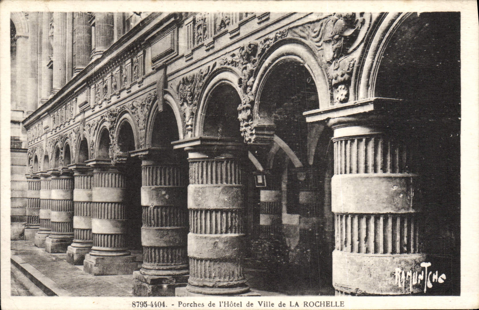 VINTAGE POSTCARD La Rochelle Porches Of the Town hall