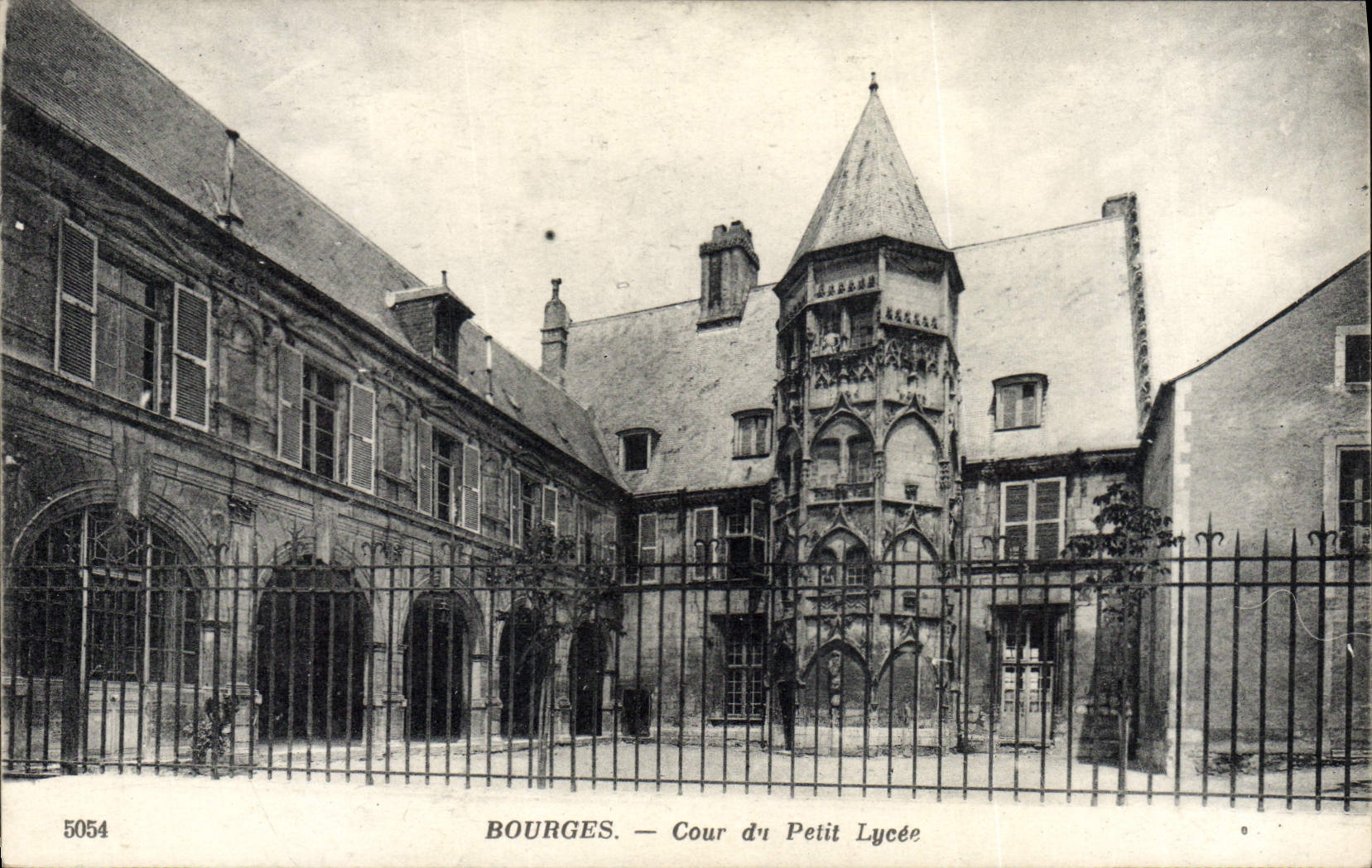 Corte de Bourges de la POSTAL de la VENDIMIA de la pequeña universidad