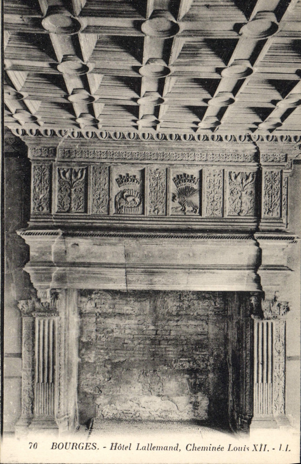 Chimenea Louis de Lallemand del hotel de Bourges de la POSTAL de la VENDIMIA XII
