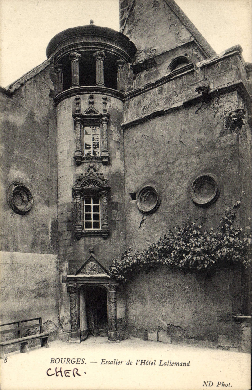 Escalera de Bourges de la POSTAL de la VENDIMIA del hotel de Lallemand