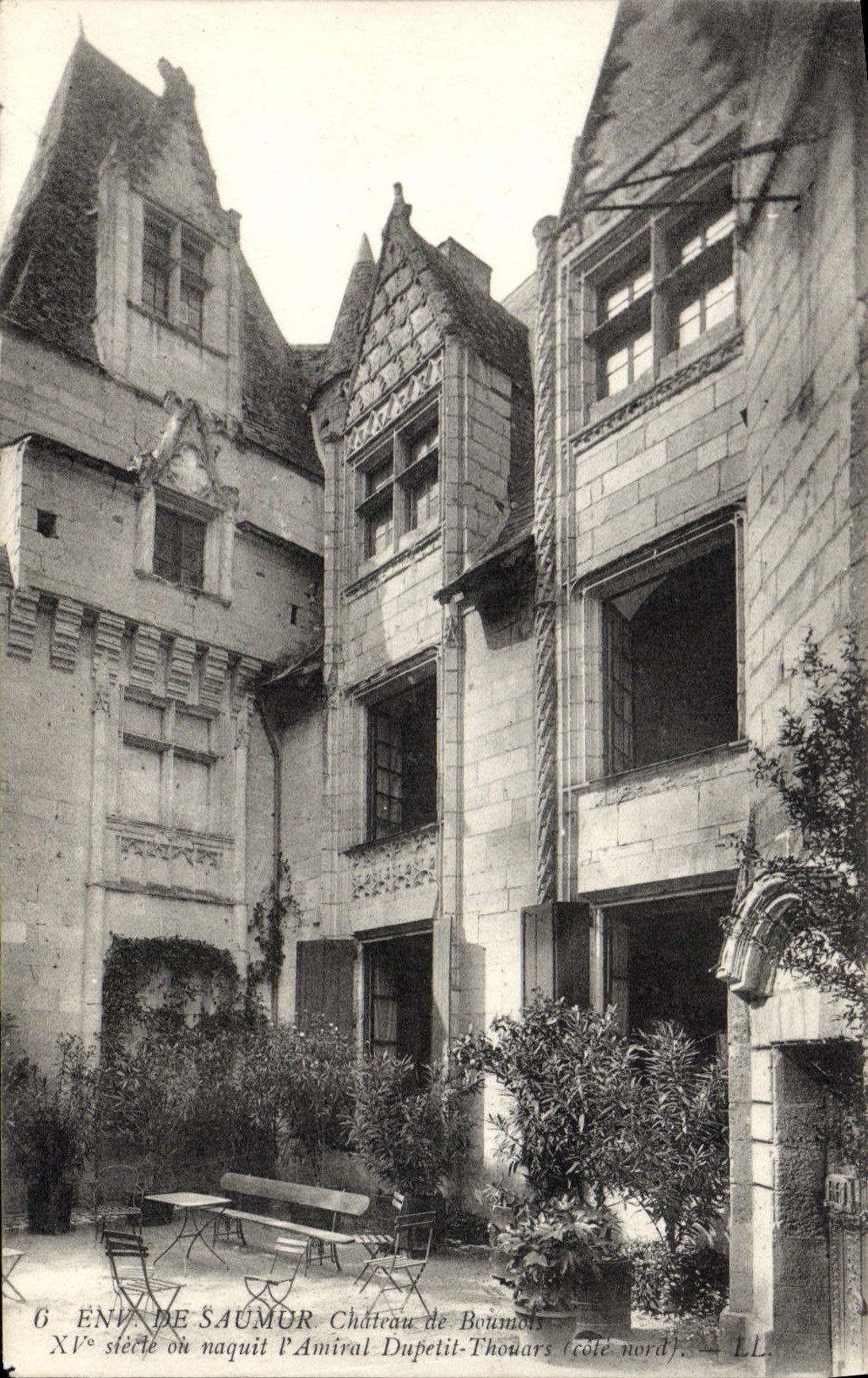 VINTAGE POSTCARD Saumur Castle De Bousmais