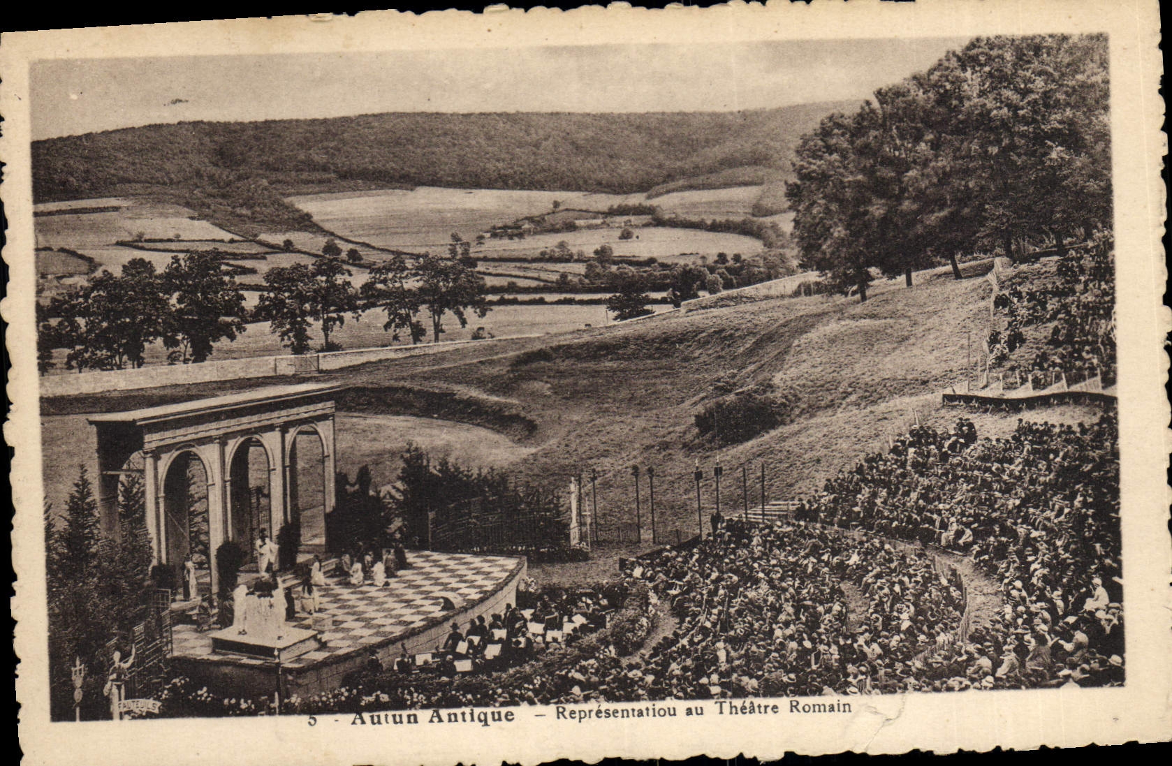 CPA Autun Antique Representation au theatre romain