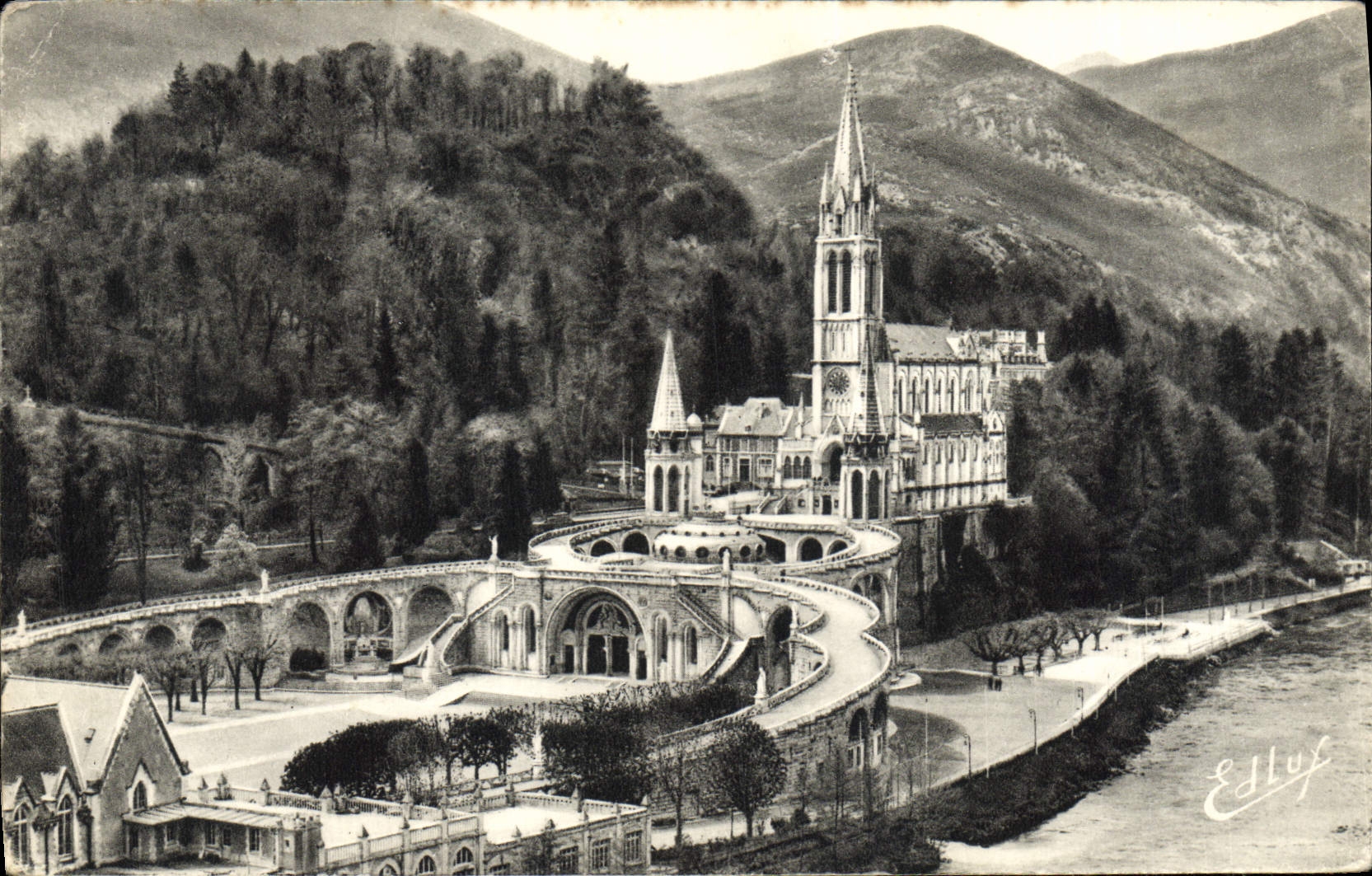 Cuadro total pesado de la POSTAL de la VENDIMIA en la basílica