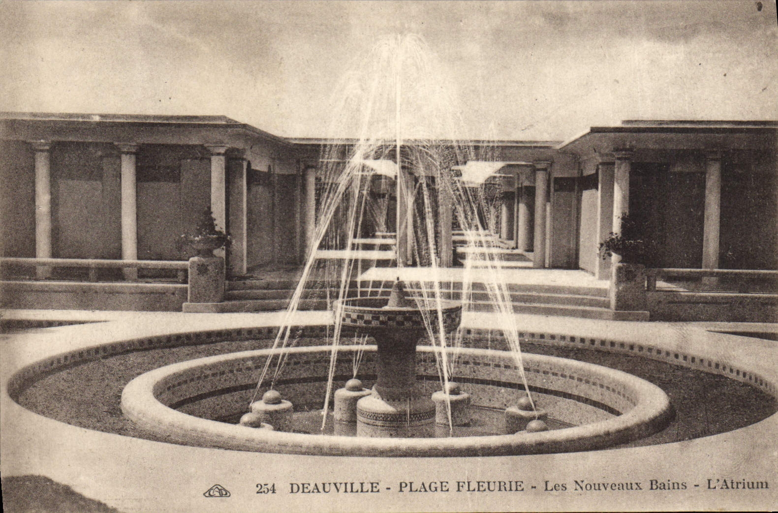 VINTAGE POSTCARD Deauville Flowered Beach New Baths