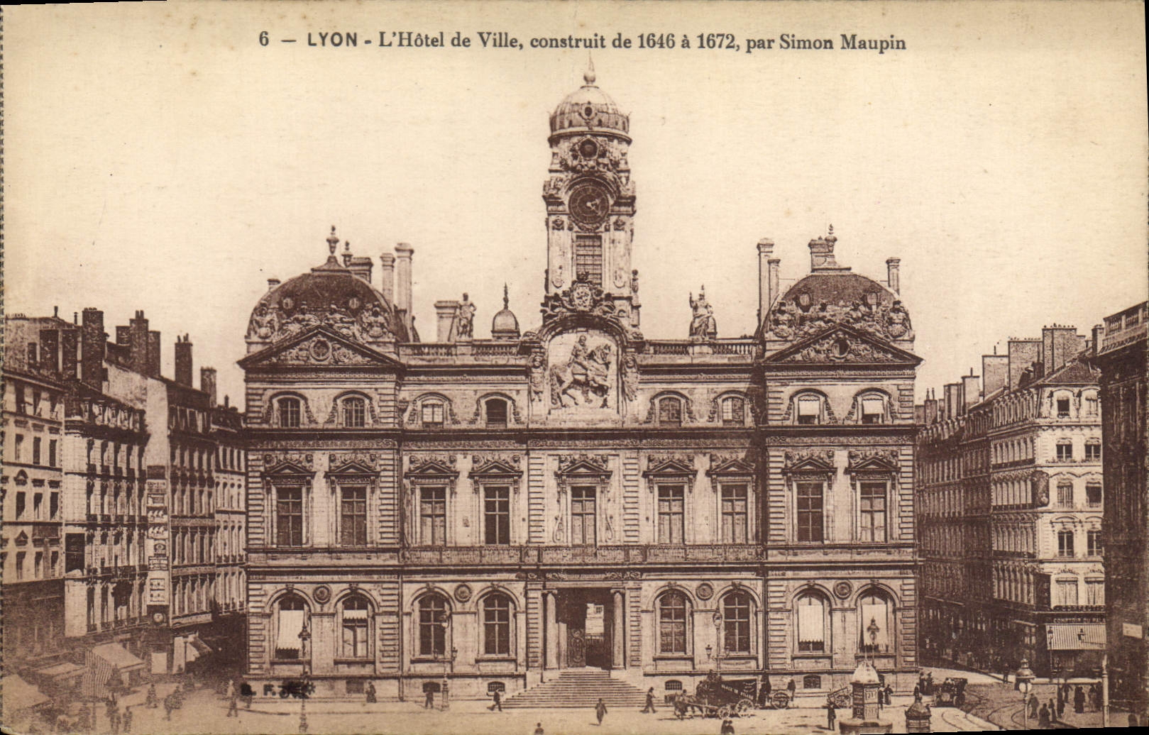 VINTAGE POSTCARD Lyon the Town hall