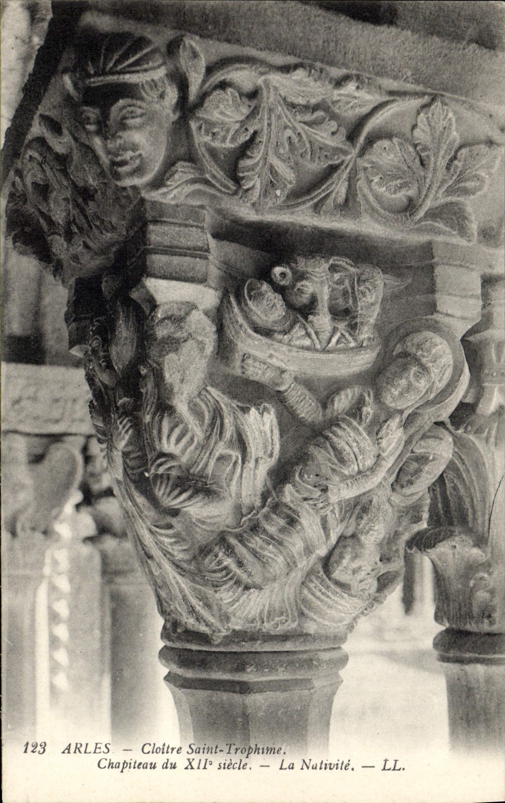 CPA Arles Cloitre Saint Trophime Chapiteau La nativite