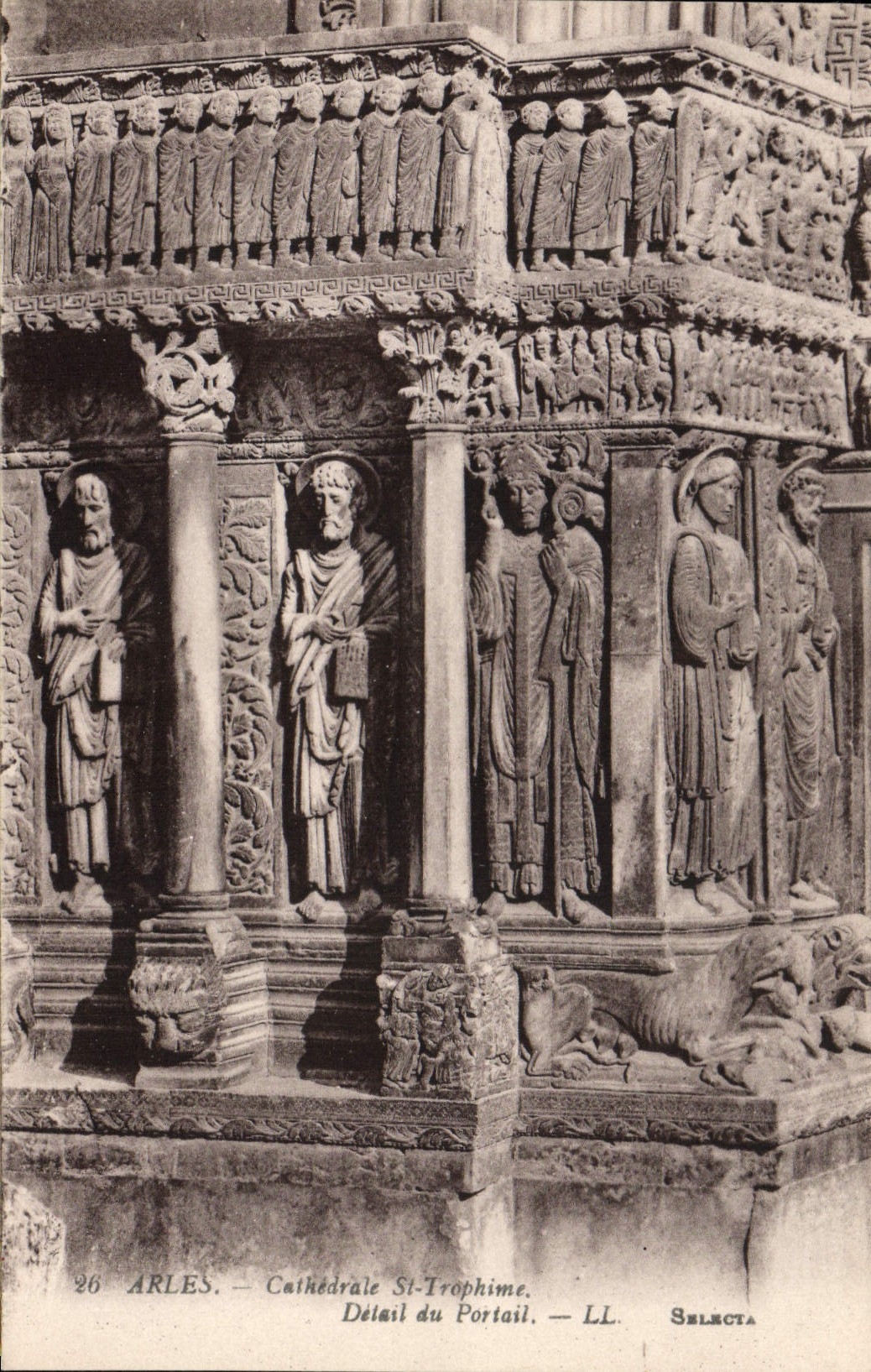 CPA Arles Cathedrale St Trophime Detail du portail