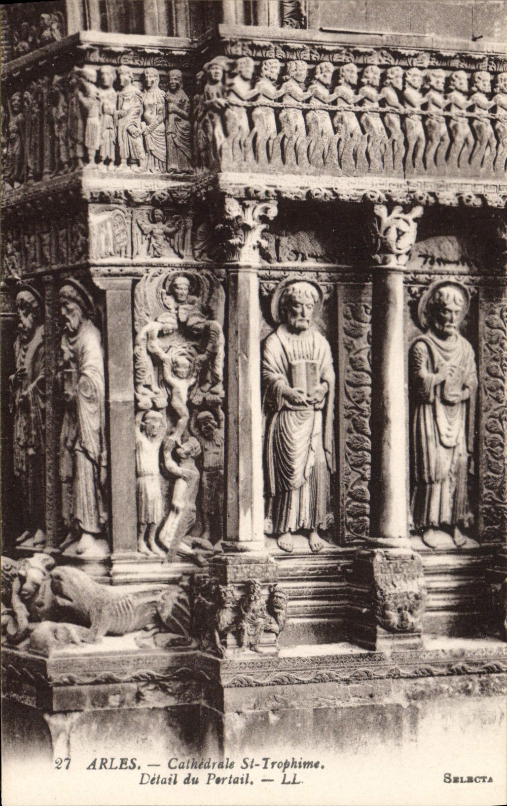 CPA Arles Cathedrale St Trophime Detail du portail