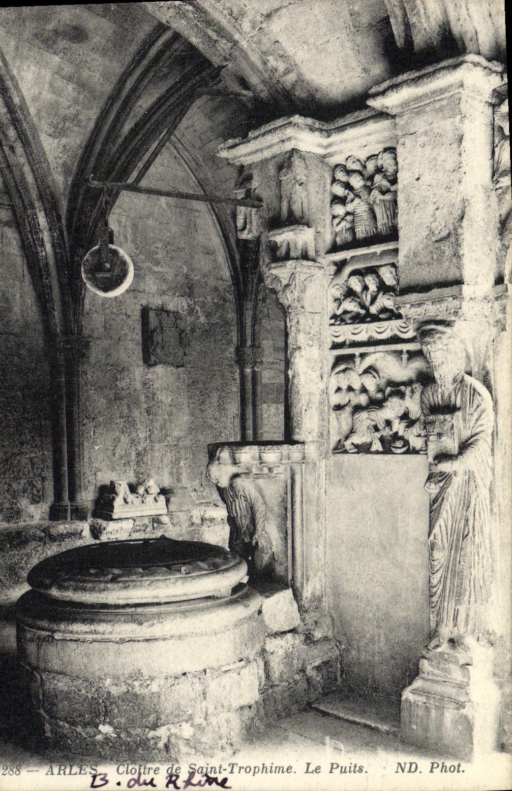 VINTAGE POSTCARD Arles Cloister Of Trophime Saint the well