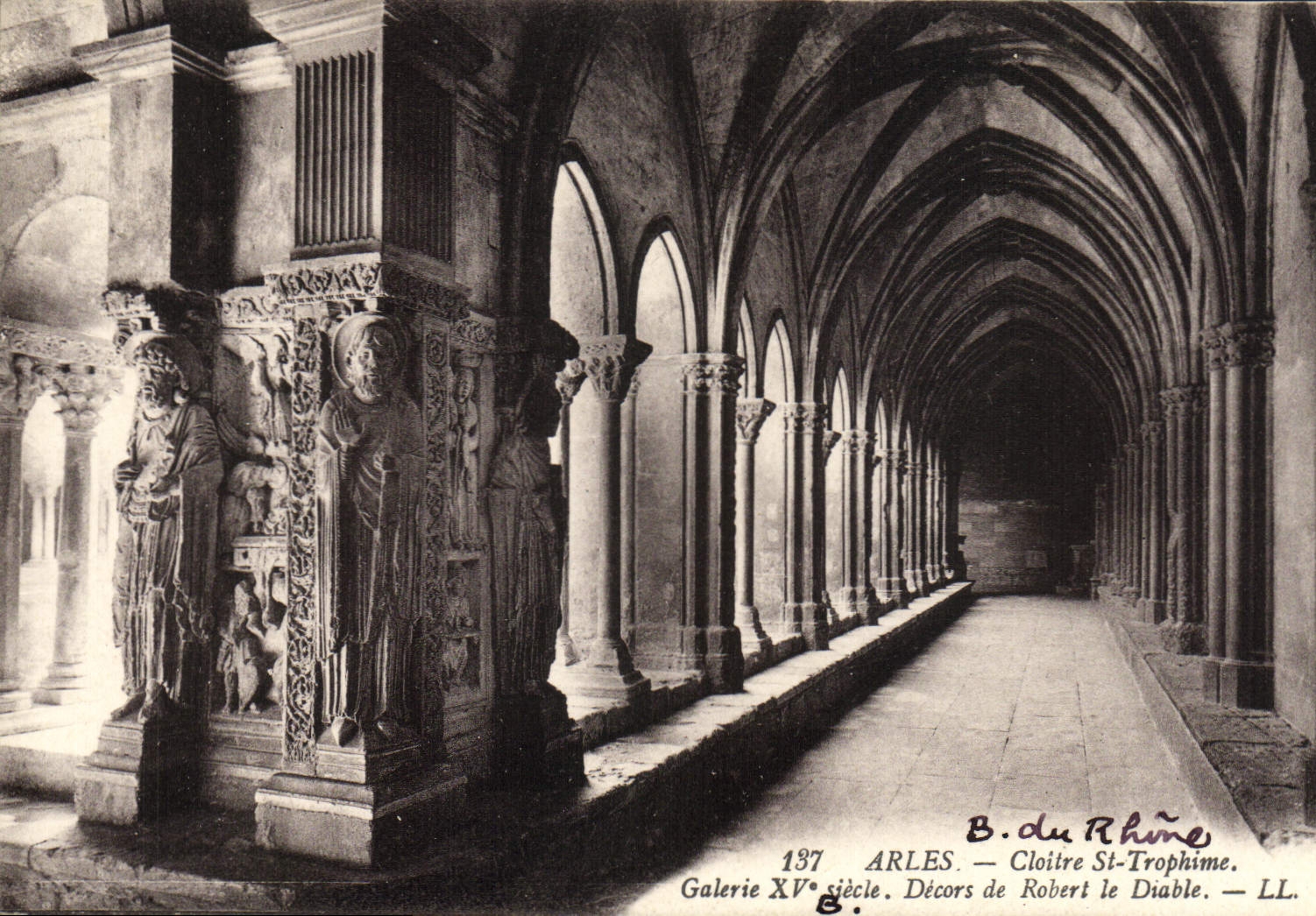Claustro de Arles de la POSTAL de la VENDIMIA Saint de las decoraciones de la galería de Trophime del diablo de Roberto