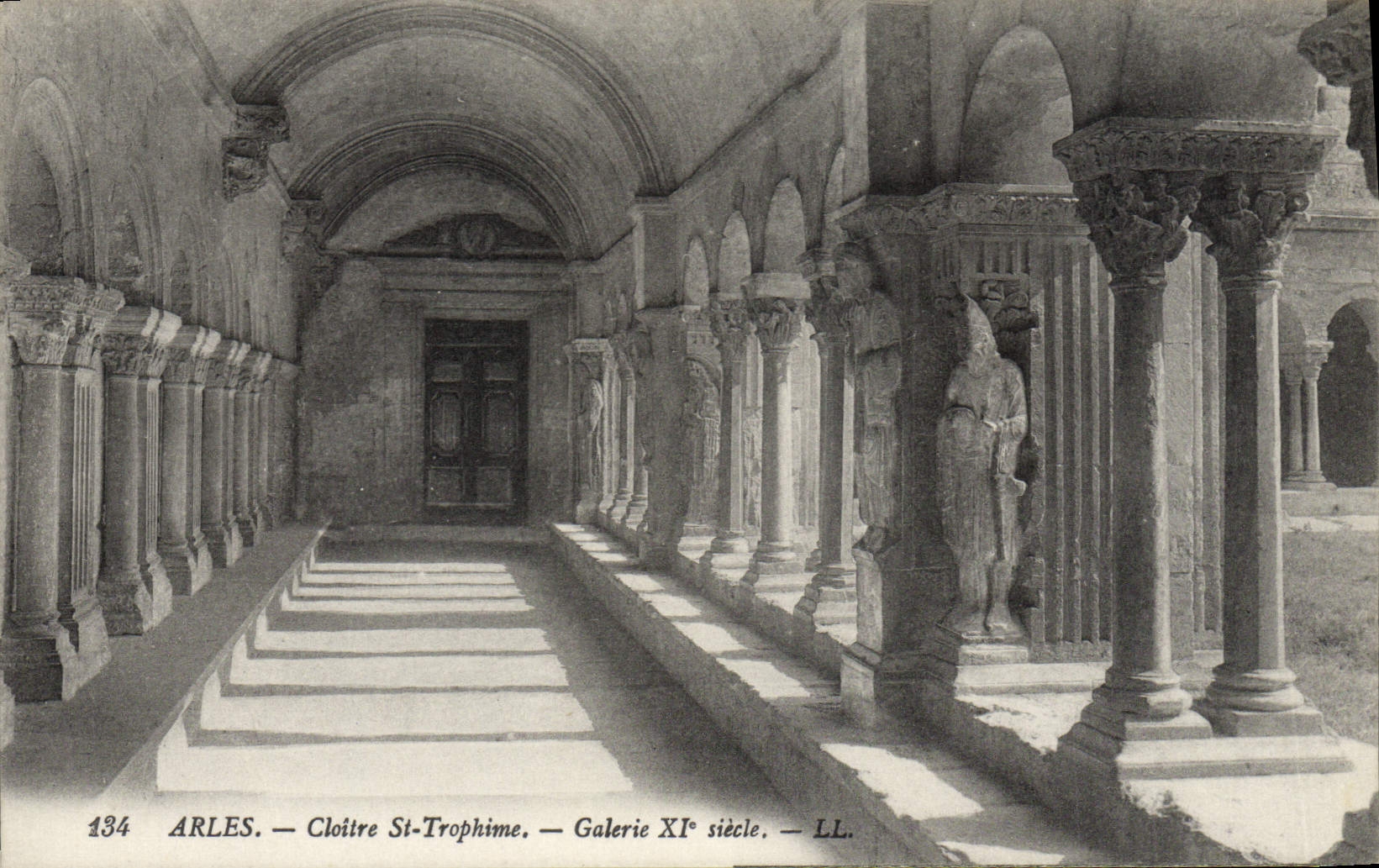 VINTAGE POSTCARD Arles Cloister St Trophine