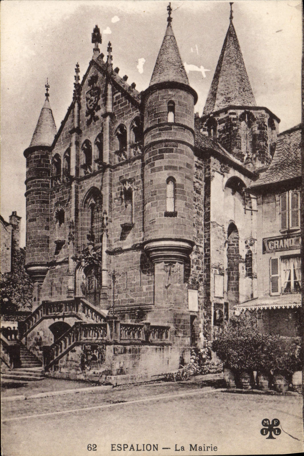 VINTAGE POSTCARD Espalion the Town hall