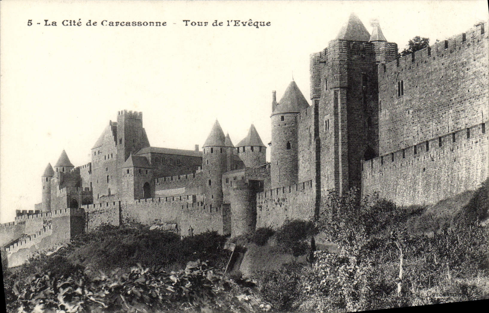 CPA Carcassonne Tour De l'Eveque