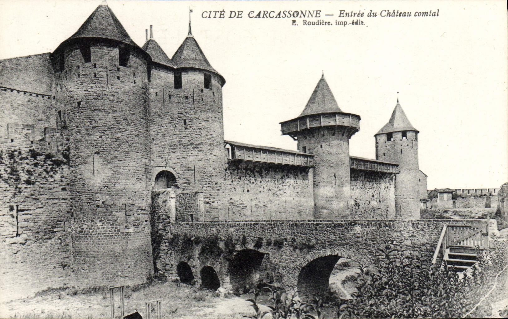VINTAGE POSTCARD Carcassonne Comtal Castle Entered of the Comtal castle