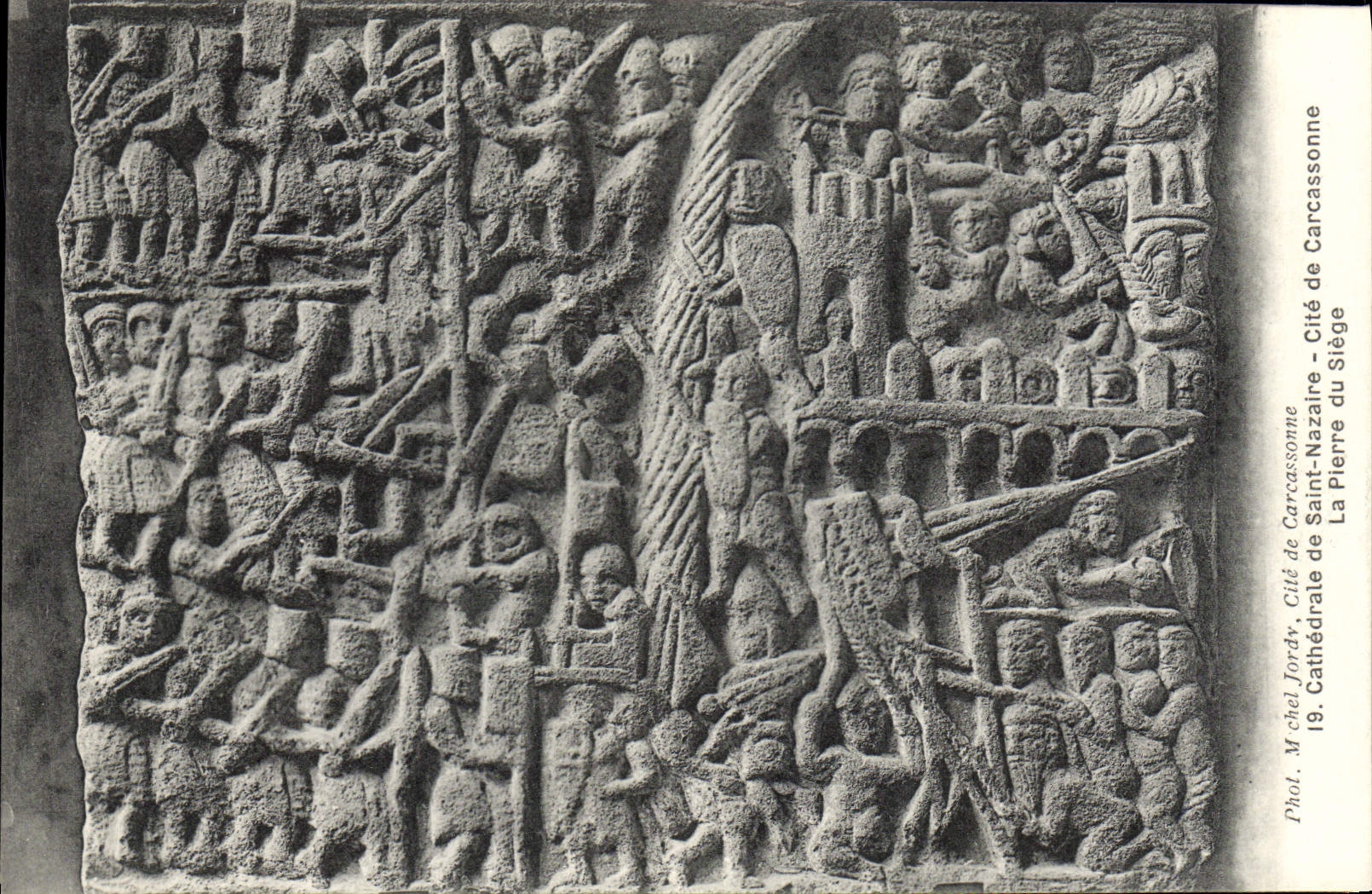 CPA Carcassonne Cathedrale Saint Nazaire La pierre du siege