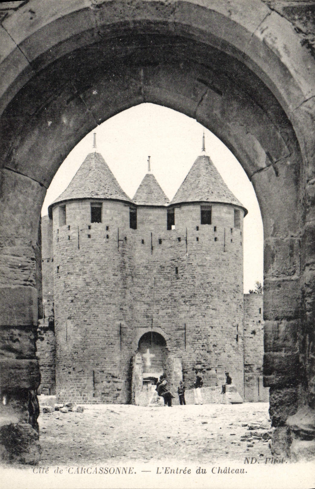 CPA Carcassonne L'Entree Du Chateau