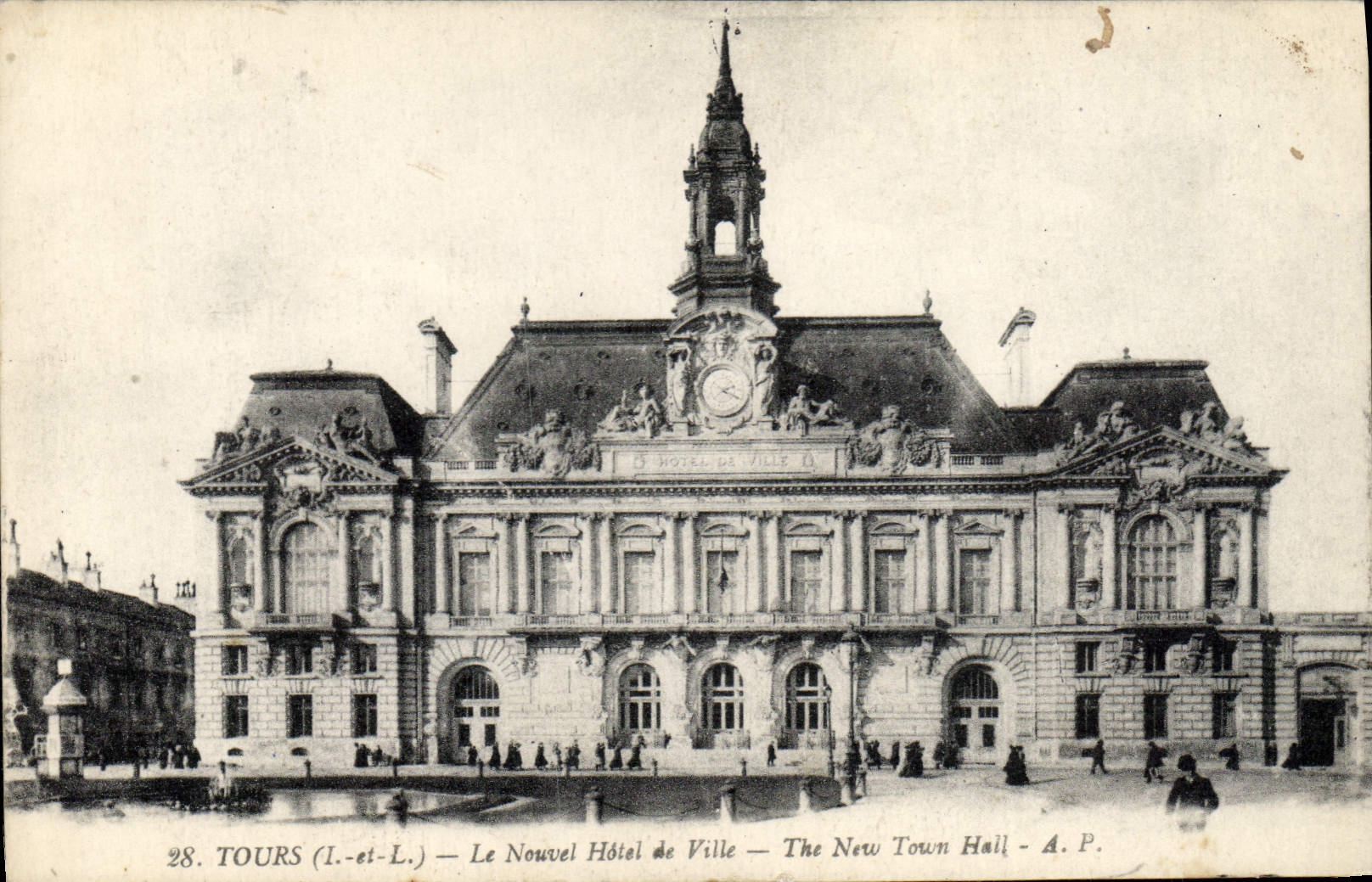 VINTAGE POSTCARD Tours the new Town hall