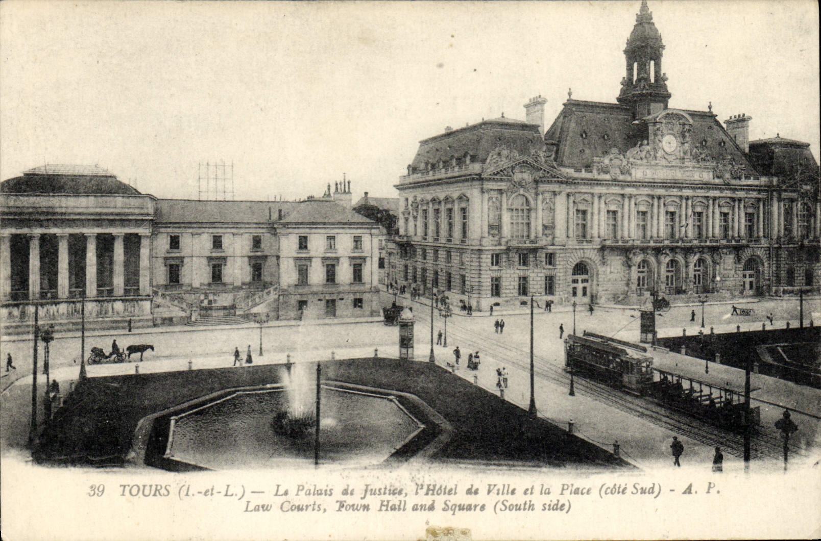 CPA Tours Le palais de justice l'hotel de ville et la place
