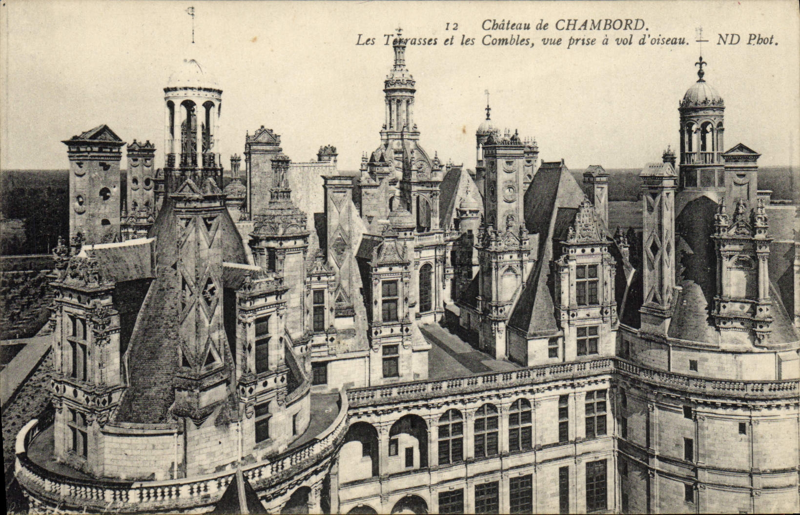 CPA Chateau de Chambord Les terrasses et les combles vue prise a vol d'oiseau