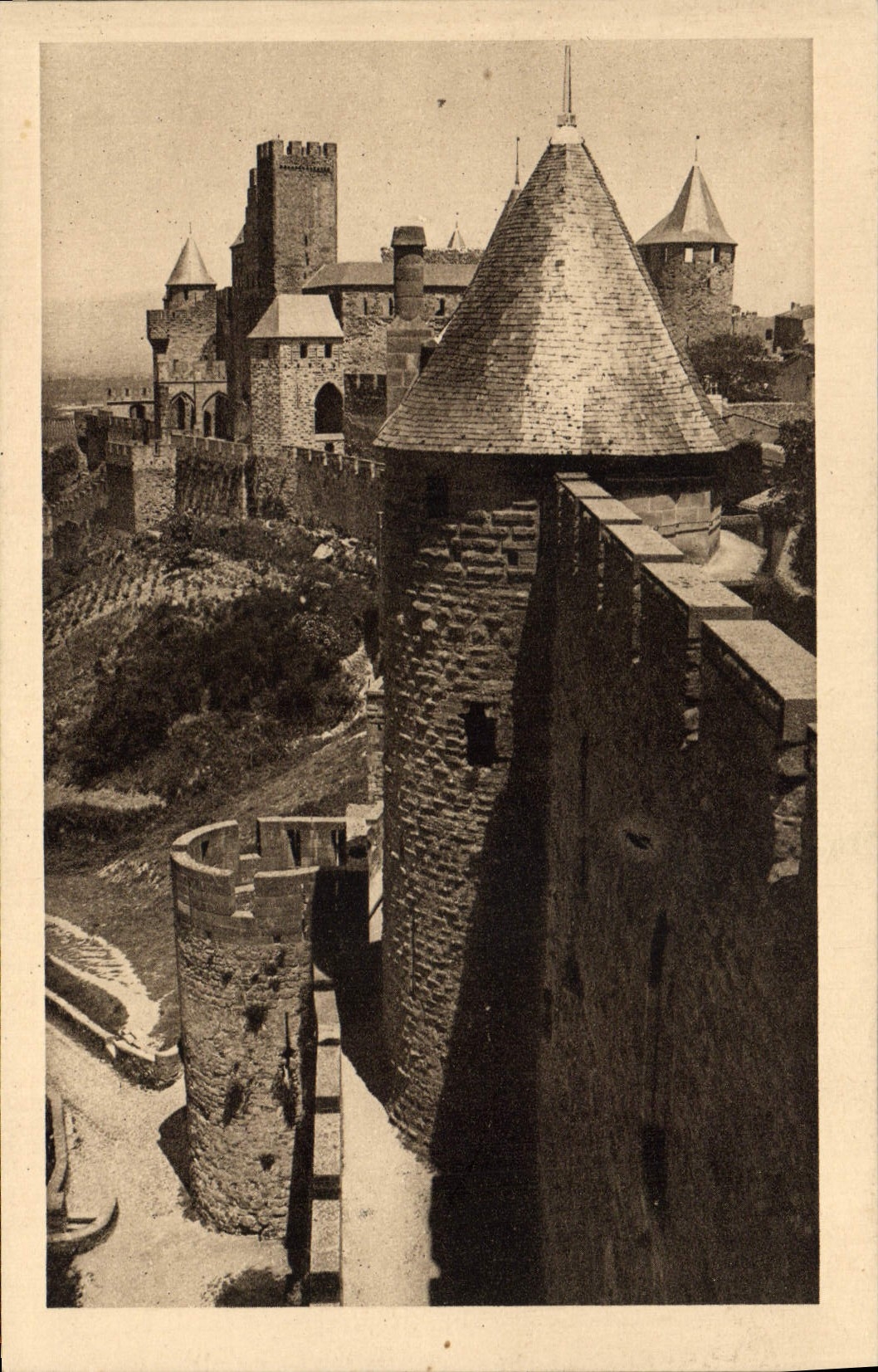 CPA Cite de Carcassonne Tour de l'Inquisition
