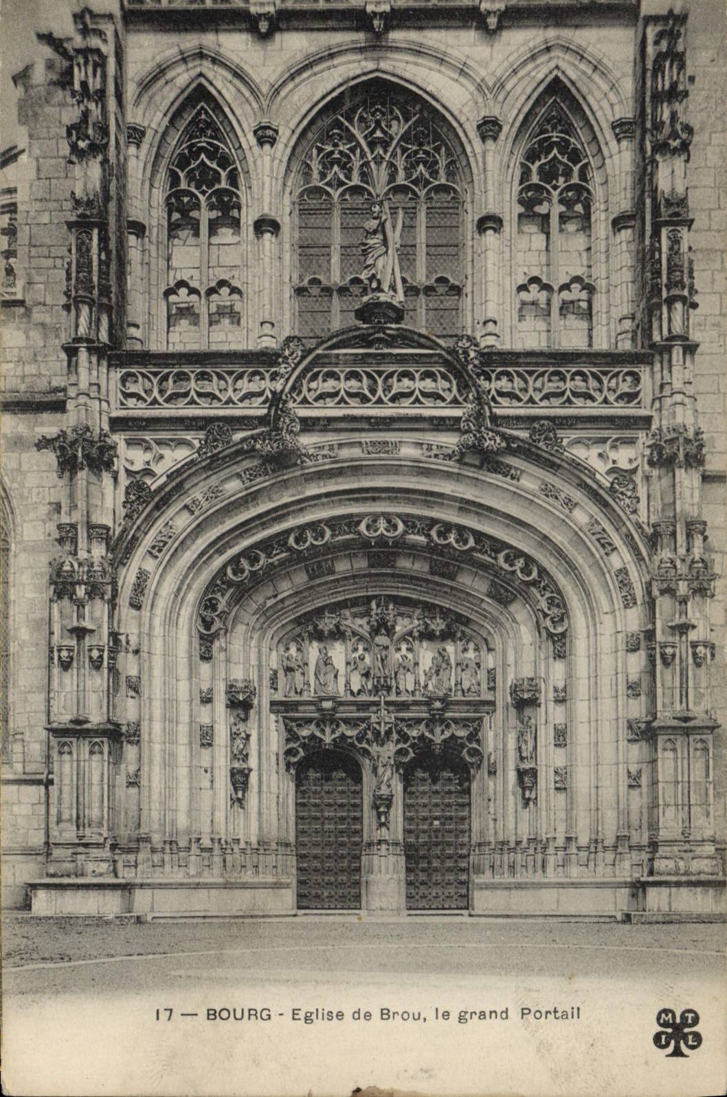 CPA Bourg Eglise de Brou le grand portail
