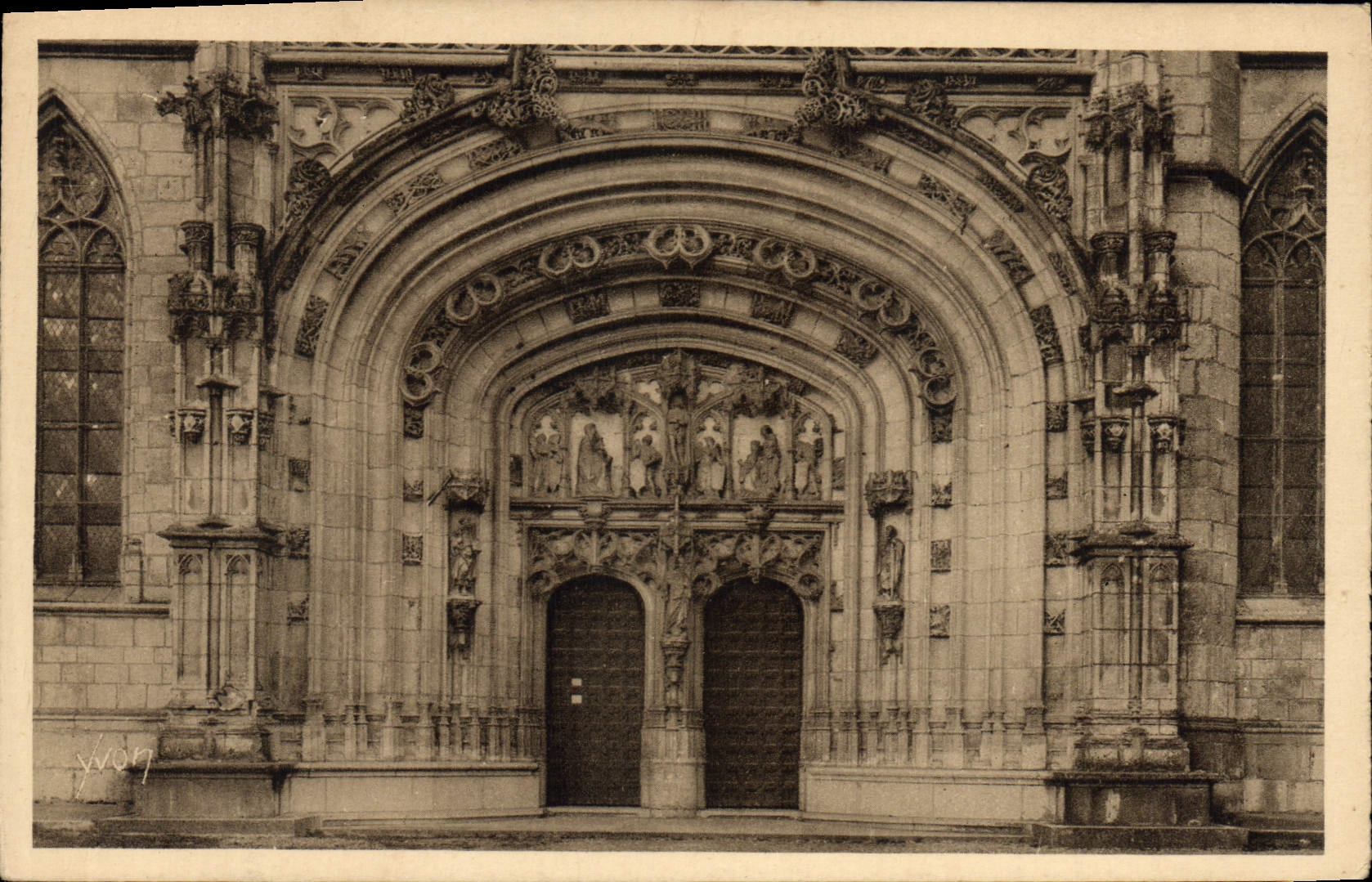CPA Bourg Eglise de Brou Le portail