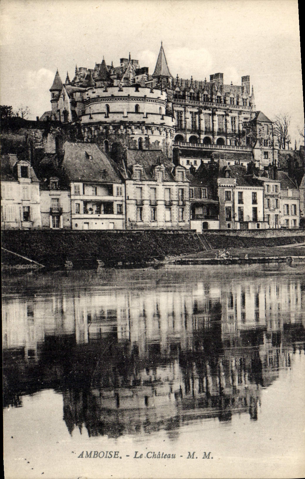 VINTAGE POSTCARD Amboise the chaetau
