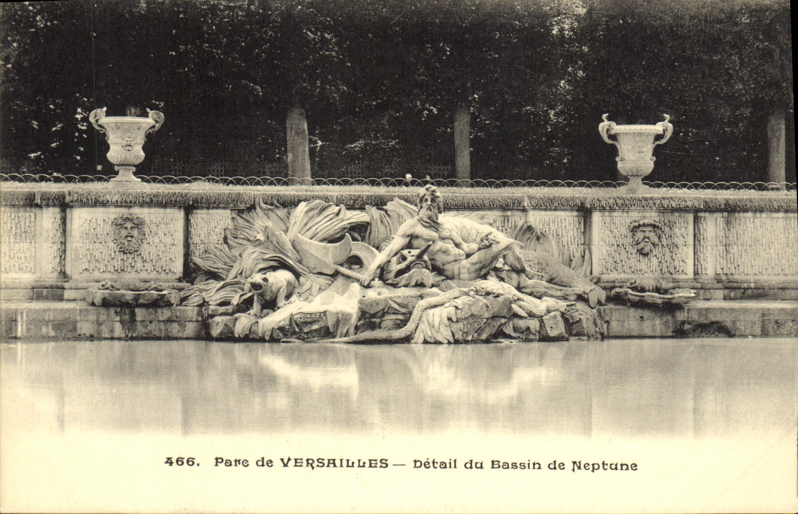 CPA Parc de Versailles Detail du bassin de Neptune