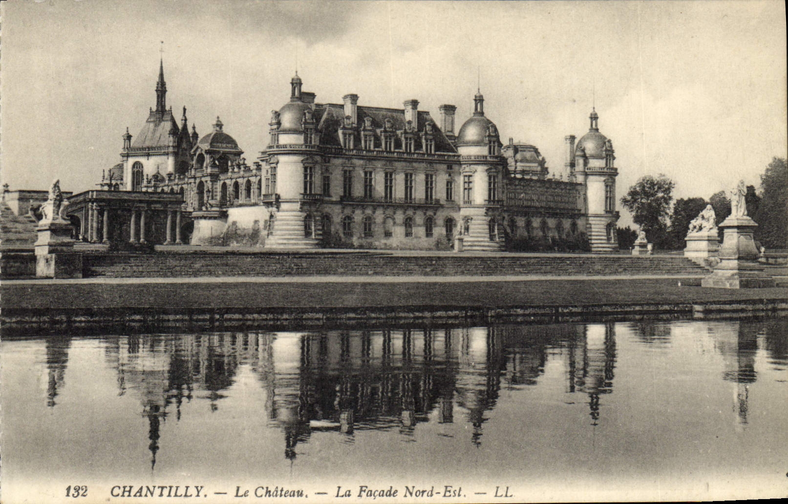 CPA Chateau de Chantilly La Facade Nord Est
