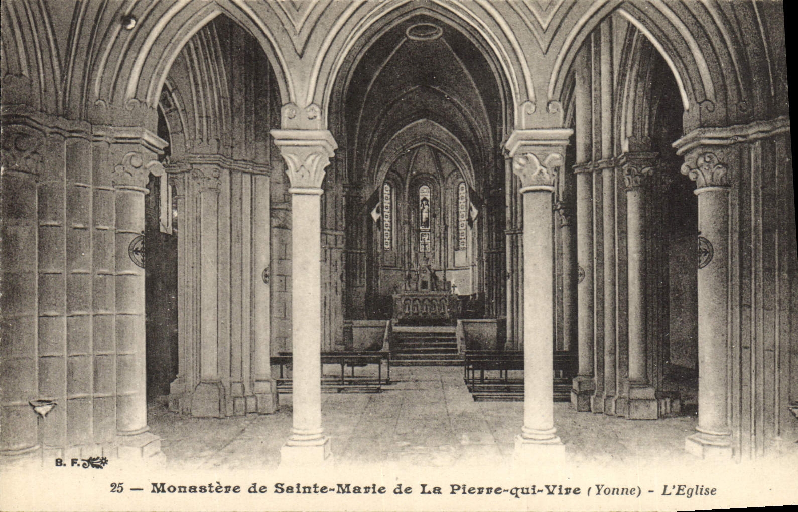 CPA Monastere de Sainte Marie de la Pierre qui Vire L'eglise