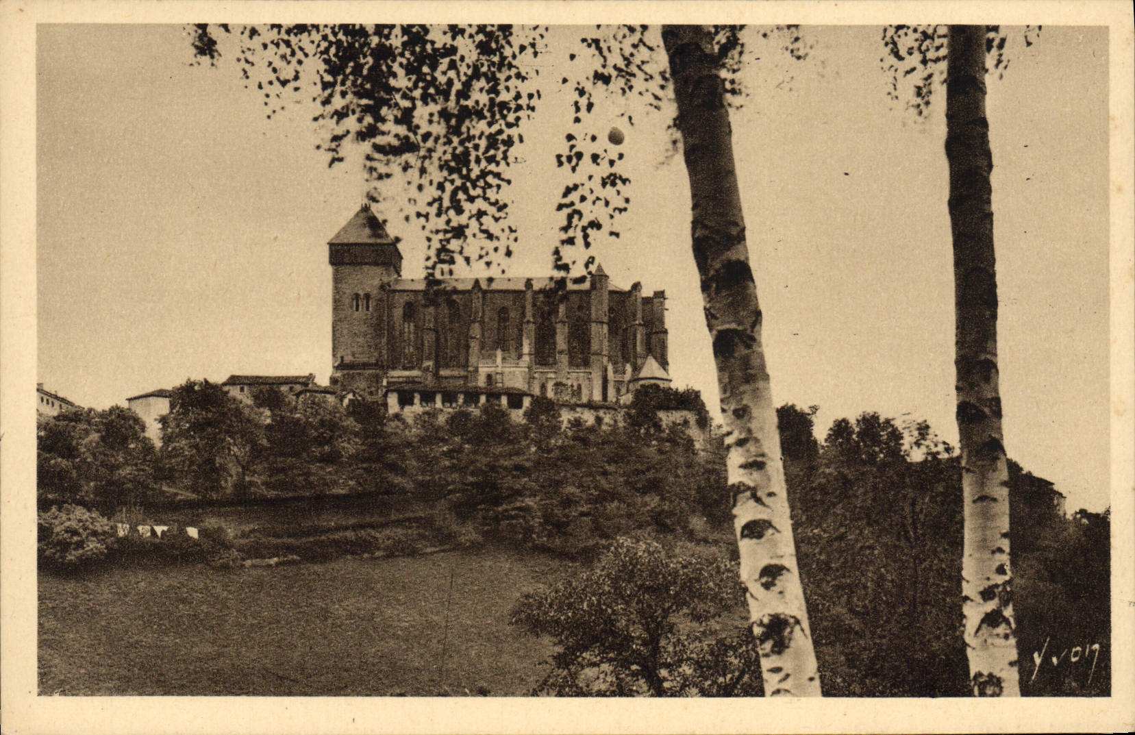 VINTAGE POSTCARD St Bertrand de Comminges the church fortifiee