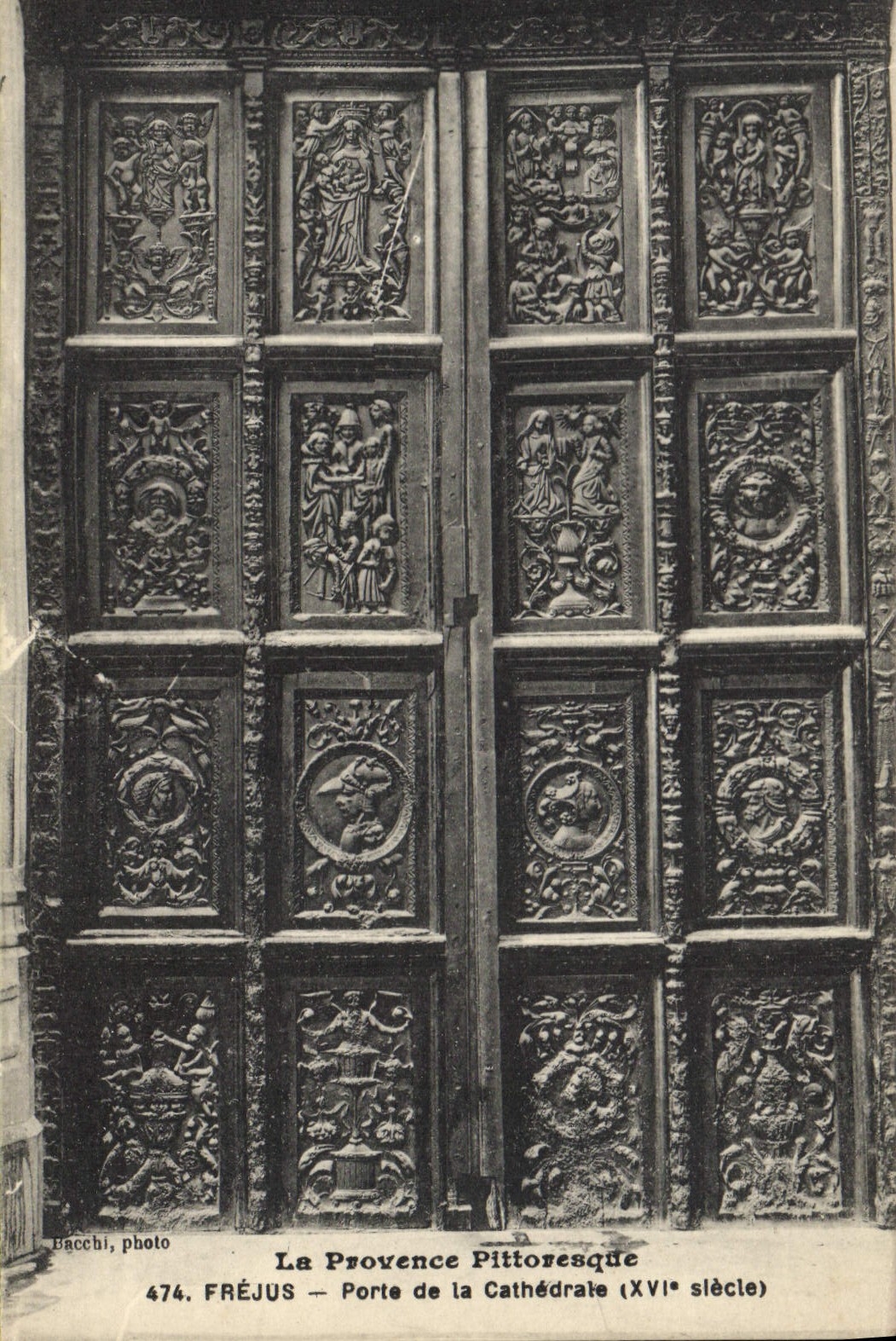 CPA Frejus Porte de la cathedrale