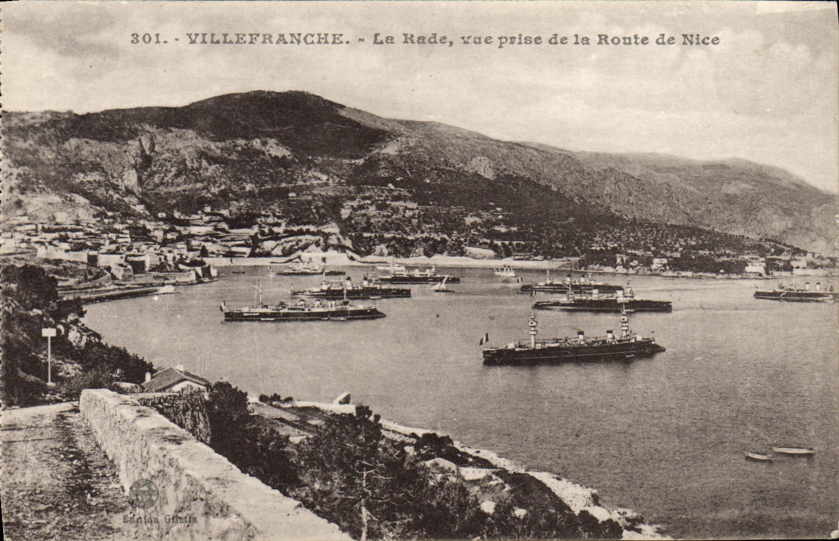 CPA Villefranche La rade vue prise de la route de Nice Bateaux
