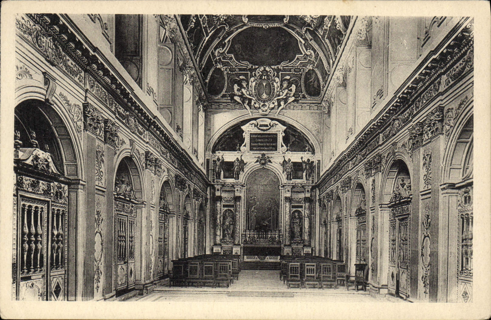 VINTAGE POSTCARD Castle of Fontainebleau Vault of the Holy Trinity