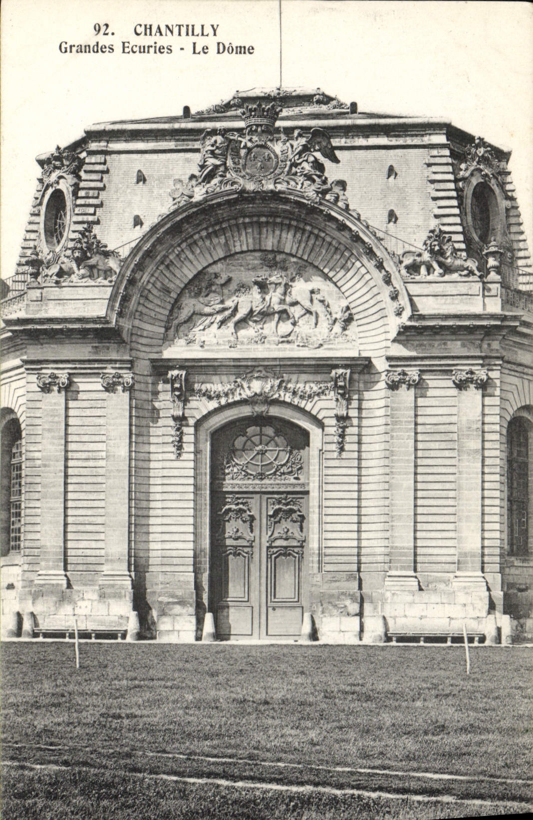 Establos grandes de Chantilly de la POSTAL de la VENDIMIA la bóveda