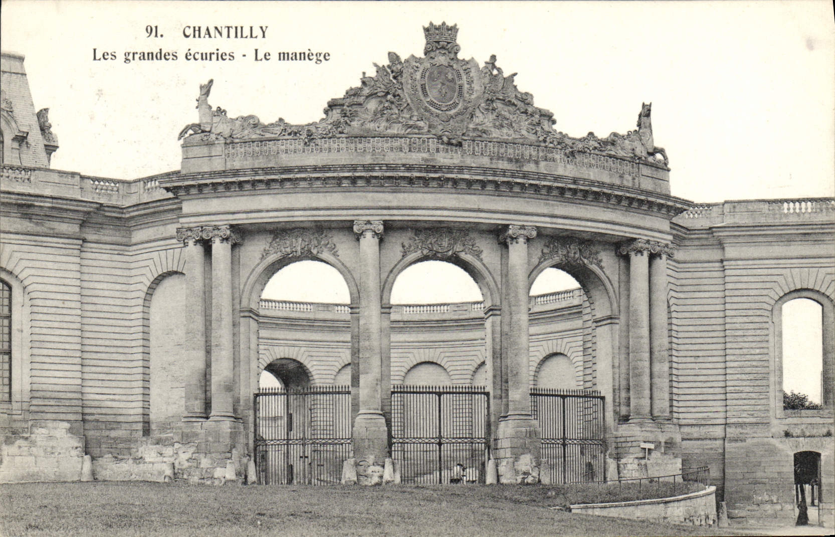 VINTAGE POSTCARD Chantilly Large Stables the horse-gear