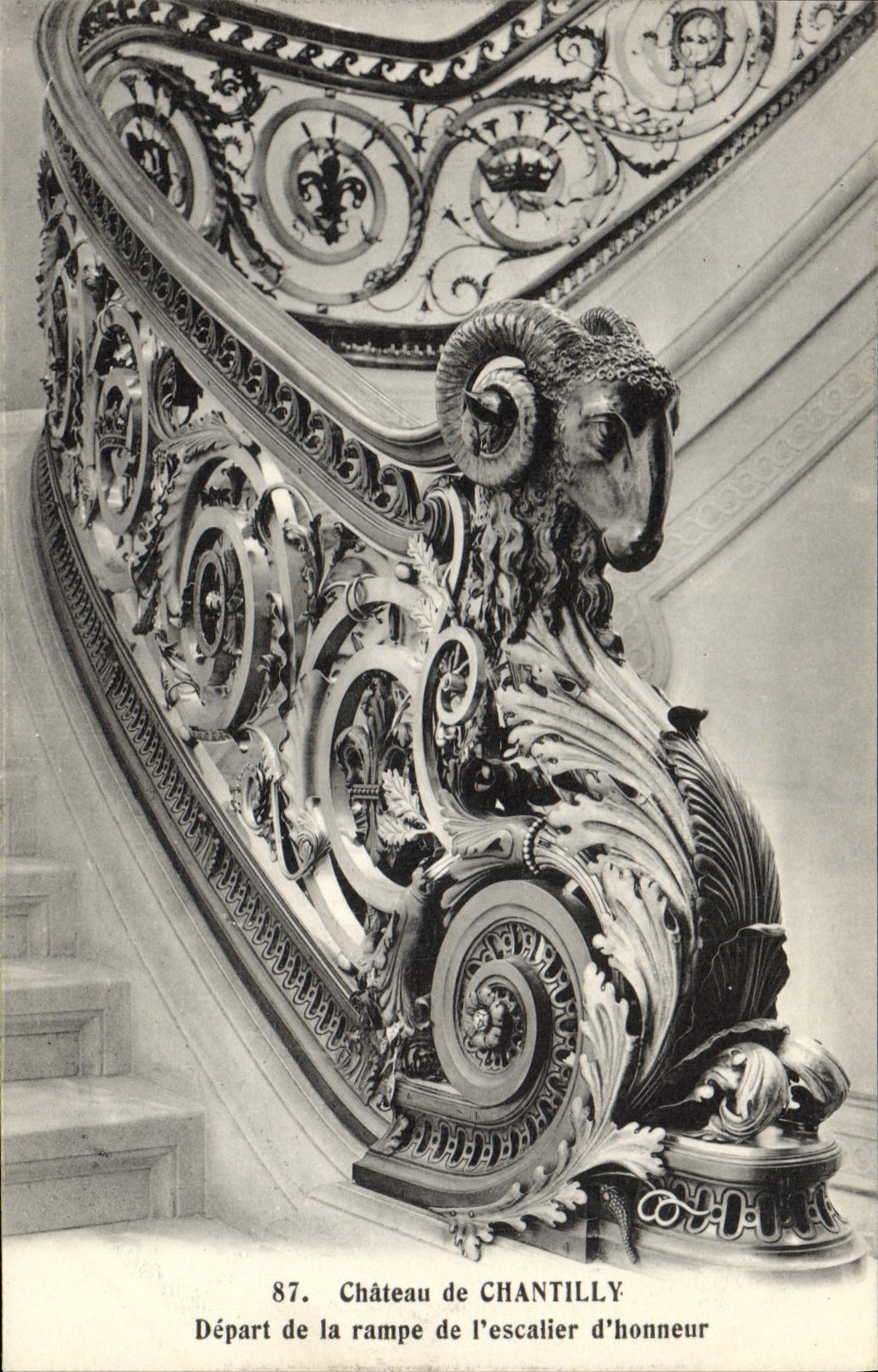 Castillo de la POSTAL de la VENDIMIA de la salida de Chantilly de la cuesta de la escalera principal