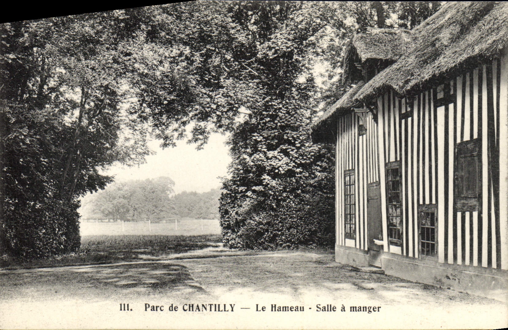 Parque de la POSTAL de la VENDIMIA de Chantilly el comedor de la aldea