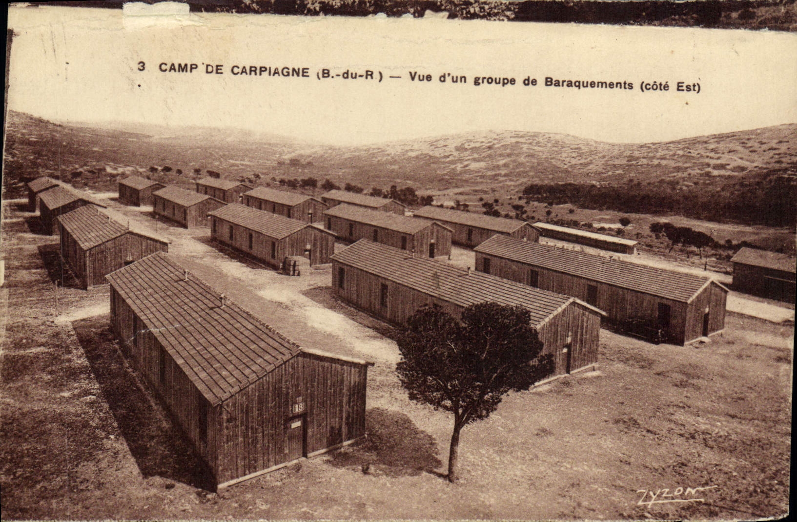 CPA Camp de Carpiagne Vue d'un groupe de baraquements Militaria
